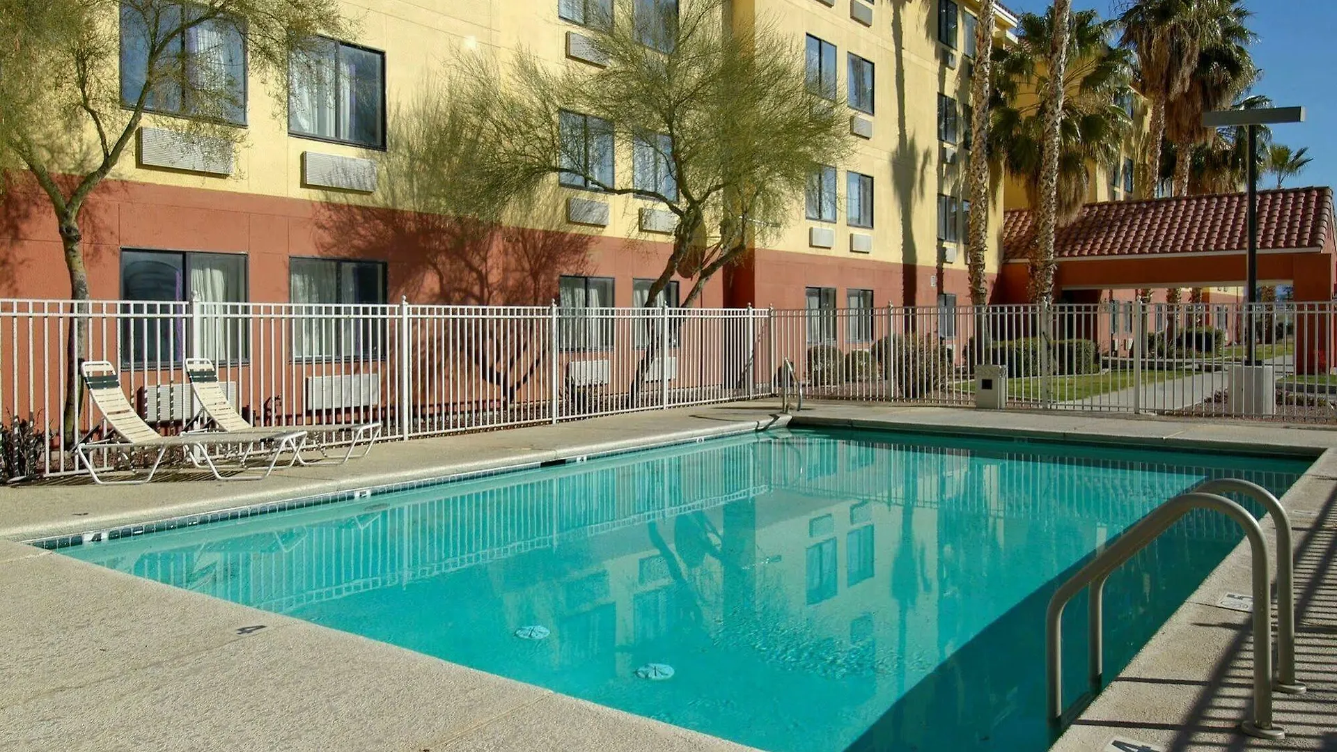 Red Roof Inn Plus+ Tempe - Phoenix Airport 3*,  Estados Unidos